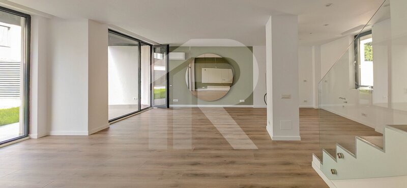 Vila Padurea Baneasa langa lac